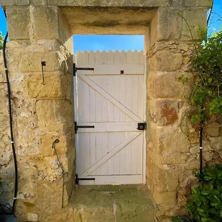 Tranquil Garden Hideaway In Gozo